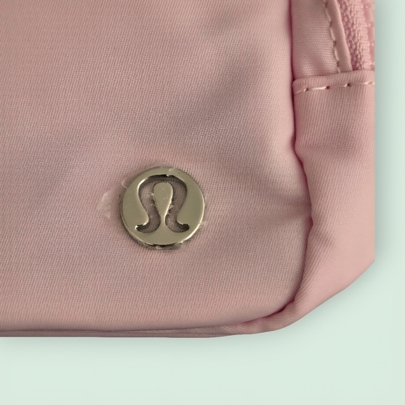 Lululemon (NWT) Everywhere 1L Belt Bag -Blush Pink - Picture 4 of 8